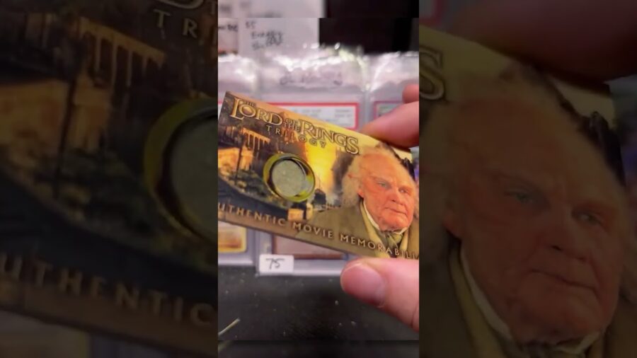 Vintage Lord of the Rings Cards Comes With Amazing Movie Memorabilia!